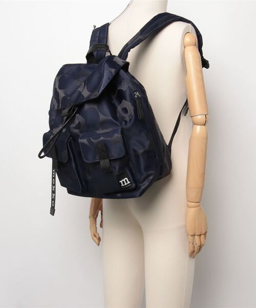 marimekko(マリメッコ)の「Unikko / Everything Backpack L(バックパック/リュック・レディース・ネイビー・FREE)」の9枚目の写真