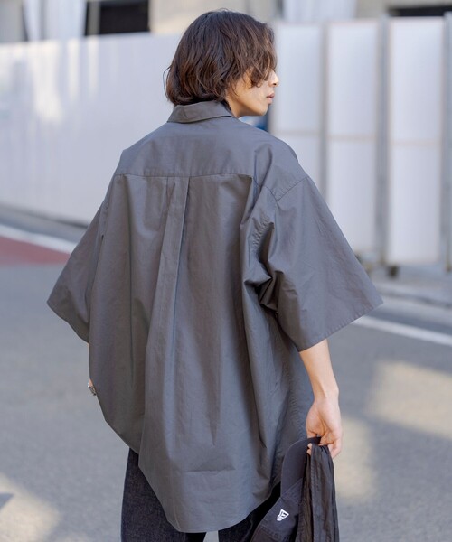 FREAK'S STORE(フリークスストア)の「限定展開 SUPER BIG S/S レギュラーカラーシャツ / ビッグシルエット(シャツ/ブラウス・メンズ・ブルー系その他/ホワイト系その他/サックスブルー/オリーブ/ベージュ/ブラック/チャコールグレー/ホワイト・SMALL/MEDIUM/LARGE)」の21枚目の写真
