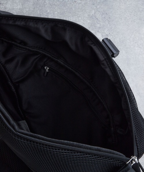 cobra buckle nylon one shoulder bag (water repellent)の3枚目の写真