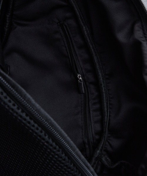 cobra buckle nylon one shoulder bag (water repellent)の4枚目の写真