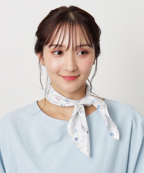 FURLA(フルラ)の「スカーフ FURLA シルクツイルプリント 58*58(バンダナ/スカーフ・レディース・ライトグレー/ブルー系その他/ベビーピンク/ライトイエロー・FREE)」の1枚目の写真