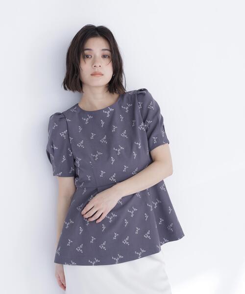 NATURAL BEAUTY BASIC(ナチュラルビューティーベーシック)の「ラメ刺繍ペプラムブラウス(シャツ/ブラウス・レディース・ホワイト系その他/イエロー系その他/グレー系その他・MEDIUM/SMALL)」の3枚目の写真
