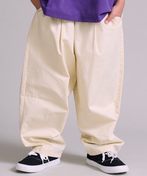 PAIRMANON STREET(ペアマノンストリート)の「【PAIRMANON STREET】サーカス バルーン シルエット パンツ(カーゴパンツ・キッズ・ブラック/カーキ/ベージュ/オフホワイト/オレンジ/ブルー/インディゴブルー/ピンク/ネイビー/ライトイエロー/ライトブルー・160/100/120/110/140/90/130/150)」の2枚目の写真