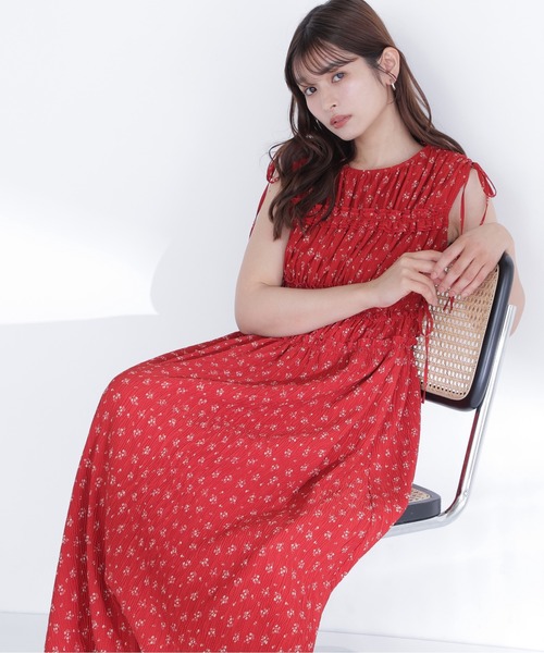 NATURAL BEAUTY BASIC(ナチュラルビューティーベーシック)の「フラワープリントドロストワンピース(ワンピース・レディース・ブラック系その他2/ホワイト系その他/レッド系その他・P/S/MEDIUM/SMALL)」の1枚目の写真