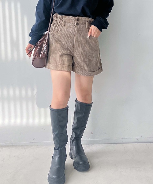 AS KNOW AS plus(アズノゥアズプラス)の「♪ロールアップハイウエストショートパンツ(その他パンツ・レディース・ブラック系/ブラック系その他/ブラウン系/ブラウン系その他/ブラウン系その他2/ホワイト系その他2/その他3/サックスブルー系3/ブラック系その他2/ブルー系3/ブラック系3/カモフラージュ・FREE)」の1枚目の写真