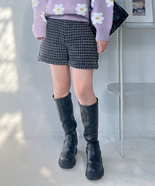AS KNOW AS plus(アズノゥアズプラス)の「♪ロールアップハイウエストショートパンツ(その他パンツ・レディース・ブラック系/ブラック系その他/ブラウン系/ブラウン系その他/ブラウン系その他2/ホワイト系その他2/その他3/サックスブルー系3/ブラック系その他2/ブルー系3/ブラック系3/カモフラージュ・FREE)」の4枚目の写真