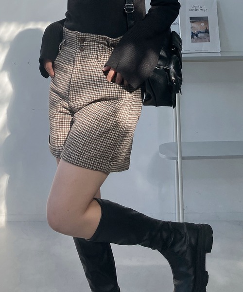 AS KNOW AS plus(アズノゥアズプラス)の「♪ロールアップハイウエストショートパンツ(その他パンツ・レディース・ブラック系/ブラック系その他/ブラウン系/ブラウン系その他/ブラウン系その他2/ホワイト系その他2/その他3/サックスブルー系3/ブラック系その他2/ブルー系3/ブラック系3/カモフラージュ・FREE)」の8枚目の写真