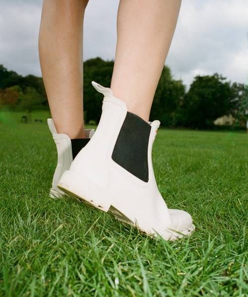 HUNTER(ハンター)の「WOMENS COMMANDO CHELSEA BOOT(レインシューズ・レディース・オフホワイト/ダークオリーブ/ブラック/ボルドー・UK4/UK5/UK6/UK3/UK7)」の2枚目の写真