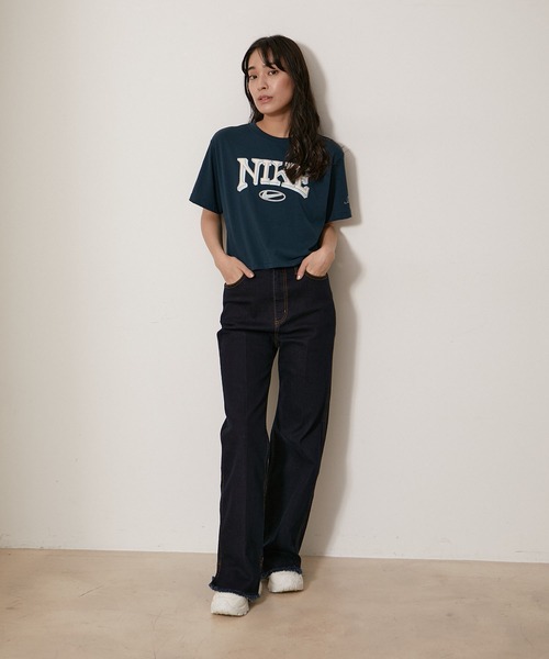 NIKE(ナイキ)の「【NIKE】ナイキ NSW OC VARZITY Tシャツ ウィメンズ(Tシャツ/カットソー・レディース・ブラック/ネイビー・S/M/L)」の8枚目の写真