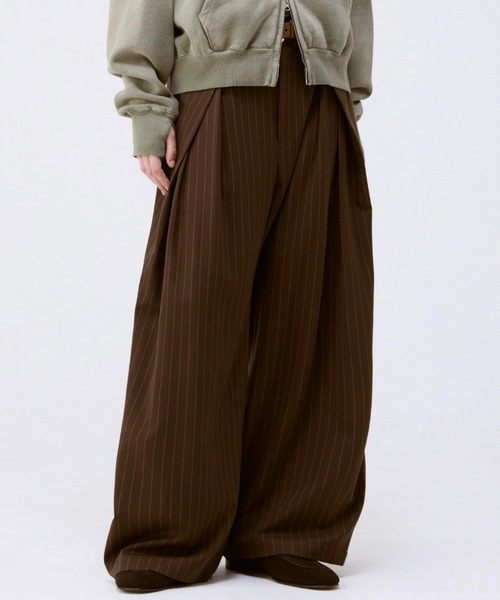 soerte(ソエルテ)の「3tuck Wide Balloon Trousers / 3タックワイドバルーンスラックス(スラックス・メンズ・グレー/ブラウン/ブラック/ブラック系その他/グレー系その他/ブラウン系その他・2/1/0/3/4)」の6枚目の写真