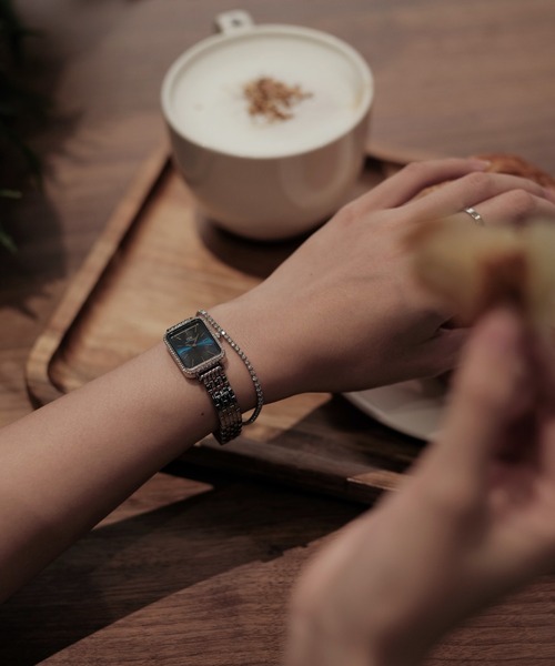 Daniel Wellington(ダニエルウェリントン)の「Quadro Bezel 5-Link 20*26mm(アナログ腕時計・レディース・ホワイト×シルバー/シルバー×ブルー・ONE SIZE)」の9枚目の写真