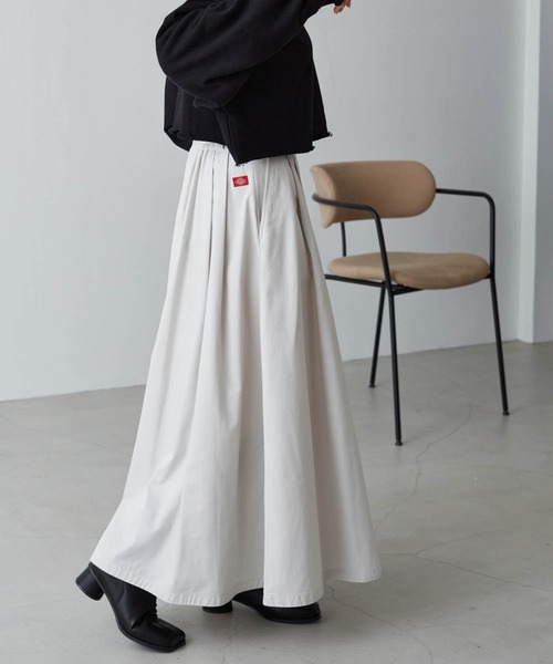 Dickies(ディッキーズ)の「Dickies ディッキーズ 別注 限定 TCツイルタック入りロングフレアスカート(スカート・レディース・ブラック/ベージュ/ネイビー/ブラウン/オフホワイト/オリーブ・FREE)」の2枚目の写真