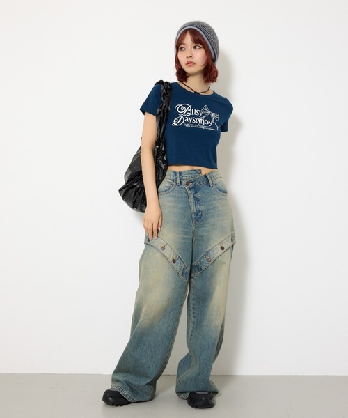 SLY(スライ)の「J/W SIDE OPEN STRAIGHT PT ジャストウエスト サイドオープン ストレートパンツ(デニムパンツ・レディース・ライトブルー/ブルー・0/1/2)」の4枚目の写真