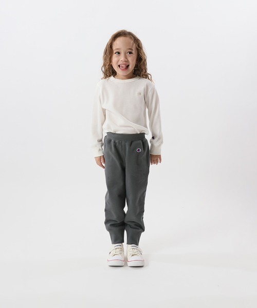 Champion(チャンピオン)の「【Champion/チャンピオン】キッズ ベーシック スウェットパンツ(スウェットパンツ・キッズ・ベージュ/オフホワイト/ブルー/ネイビー/ブラック/グレー/チャコール/ライトブルー/カーキ/ベージュ系その他3/ブラウン/オートミール・110/120/140/150/100/130/160)」の4枚目の写真