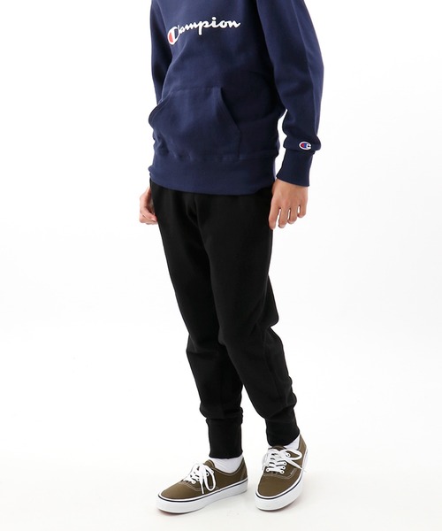 Champion(チャンピオン)の「【Champion/チャンピオン】キッズ ベーシック スウェットパンツ(スウェットパンツ・キッズ・ベージュ/オフホワイト/ブルー/ネイビー/ブラック/グレー/チャコール/ライトブルー/カーキ/ベージュ系その他3/ブラウン/オートミール・110/120/140/150/100/130/160)」の1枚目の写真