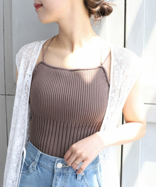 moment+(モーメントプラス)の「パット付き ランダムリブニットキャミソール(キャミソール・レディース・ブラック/ベージュ/レッド/オフホワイト/ピンク/ターコイズブルー/オレンジ/ブルー/グリーン/モカ/イエロー×グリーン・M)」の4枚目の写真