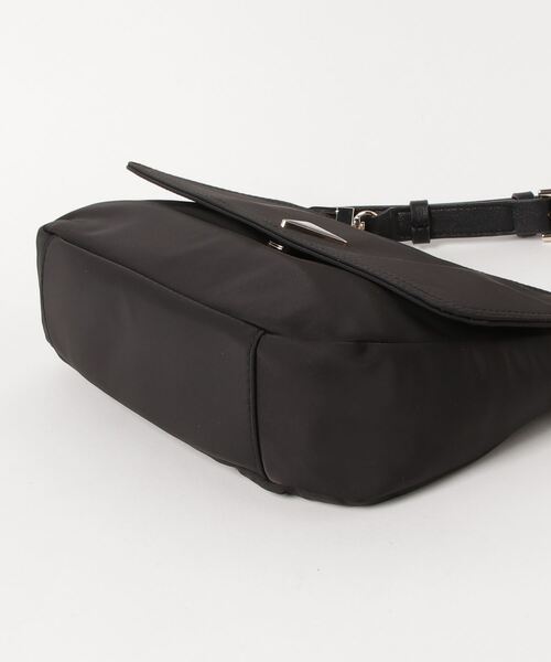 Guess(ゲス)の「ECO GEMMA Top Zip Shoulder Bag ハンドバッグ ショルダーバッグ レディース(ショルダーバッグ・レディース・ホワイト/ブラック/イエロー・ONE SIZE)」の16枚目の写真