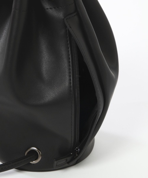 【LURAKU】Synthetic Leather Drawstring Bag/合皮レザー巾着バッグの7枚目の写真