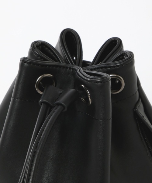 【LURAKU】Synthetic Leather Drawstring Bag/合皮レザー巾着バッグの8枚目の写真