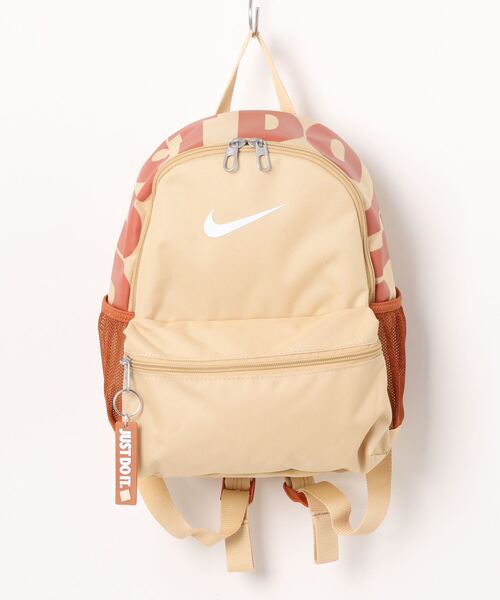 NIKE(ナイキ)の「《NIKEアパレル》ナイキ YTHブラジリアJDIミニバックパック(バックパック/リュック・キッズ・ブラック/ホワイト系その他/ライトグリーン/アクア/グリーン系その他/オレンジ/ライトパープル/ライトブラウン/レッド系その他/ピンク/レッド/ブラック×シルバー/レッド系その他2/ブルー・フリー)」の4枚目の写真