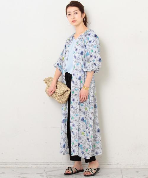 BEAUTY&YOUTH UNITED ARROWS(ビューティーアンドユースユナイテッドアローズ)の「BY∴ リバティプリント ギャザーロングワンピース -2WAY- ◆(ワンピース・レディース・ホワイト/ネイビー・SMALL/MEDIUM)」の1枚目の写真