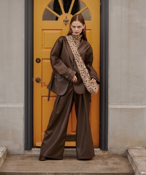 seyto(セイト)の「Vintage like fake leather flare pants / ヴィンテージライクフェイクレザーフレアパンツ(その他パンツ・メンズ・ブラウン/ブラック・3/1/2/0)」の8枚目の写真