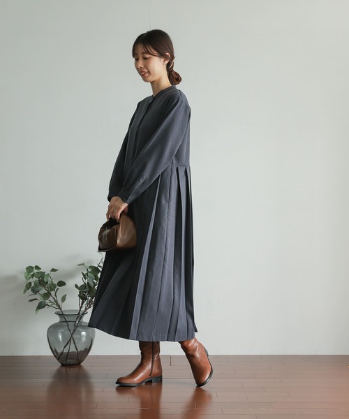 URBAN RESEARCH DOORS(アーバンリサーチドアーズ)の「『WEB/一部店舗限定サイズ』サイドプリーツ切替ワンピース(ワンピース・レディース・チャコールグレー/グリーン/モカ・SMALL/MEDIUM)」の16枚目の写真