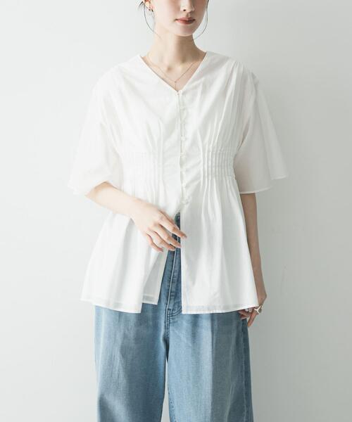 URBAN RESEARCH(アーバンリサーチ)の「コットンボイルタックデザインブラウス(シャツ/ブラウス・レディース・ブラック/ブラウン/オフホワイト・FREE)」の1枚目の写真