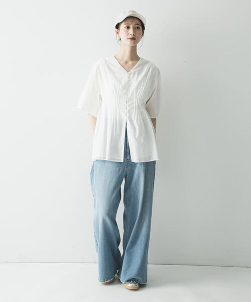 URBAN RESEARCH(アーバンリサーチ)の「コットンボイルタックデザインブラウス(シャツ/ブラウス・レディース・ブラック/ブラウン/オフホワイト・FREE)」の9枚目の写真