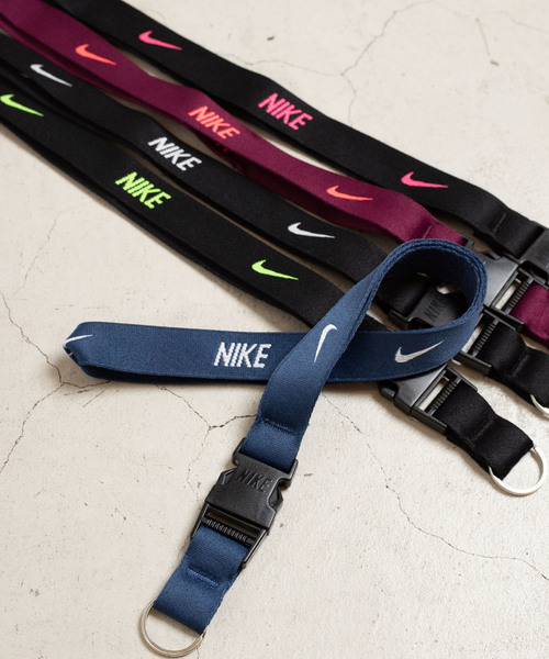 NIKE(ナイキ)の「WEGO/NIKE ランヤード(ネックレス・メンズ・ネイビー/ホワイト/ブラック/その他1/その他2/ブルー/レッド/ピンク/イエロー/ワイン・FREE)」の4枚目の写真