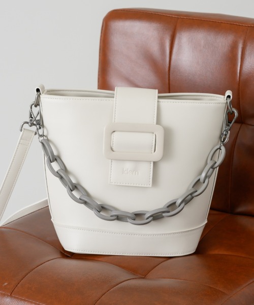 idem(イデム)の「bucket chain bag/チェーン付ショルダーバッグ(ショルダーバッグ・レディース・グレイッシュベージュ/アイボリー/ブラック・FREE)」の1枚目の写真