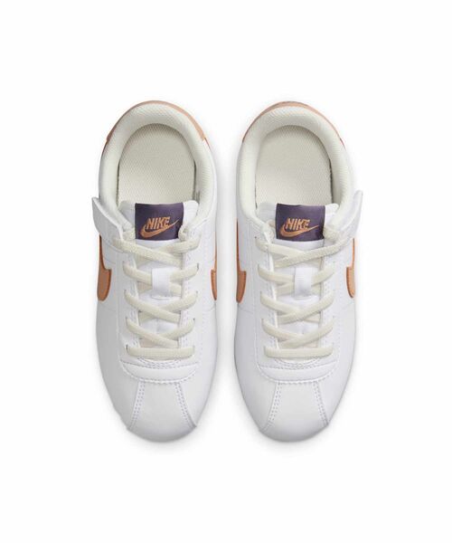 NIKE(ナイキ)の「《親子コーデ対応商品》ナイキ コルテッツ イージーオン リトルキッズシューズ / Nike Cortez EasyOn Little Kids' Shoes DM0951-109 White(スニーカー・キッズ・ホワイト系その他4・16.5/17/17.5/18/18.5/19/19.5)」の4枚目の写真