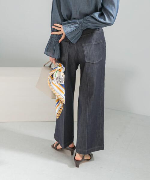 URBAN RESEARCH ROSSO WOMEN(アーバンリサーチ ロッソ)の「ピンタックストレッチワイドデニムパンツ(デニムパンツ・レディース・インディゴブルー・36/38)」の2枚目の写真