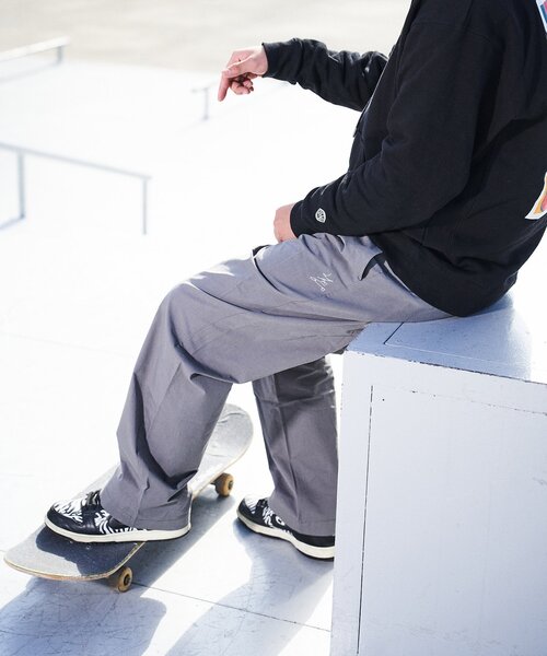 JOURNAL STANDARD(ジャーナルスタンダード)の「ddp × JOURNAL STANDARD for TAKASHI MATSUMOTO / スケートパンツ(チノパンツ・メンズ・ベージュ/ブラック/グレー/ライトグリーン・SMALL/LARGE/MEDIUM)」の3枚目の写真