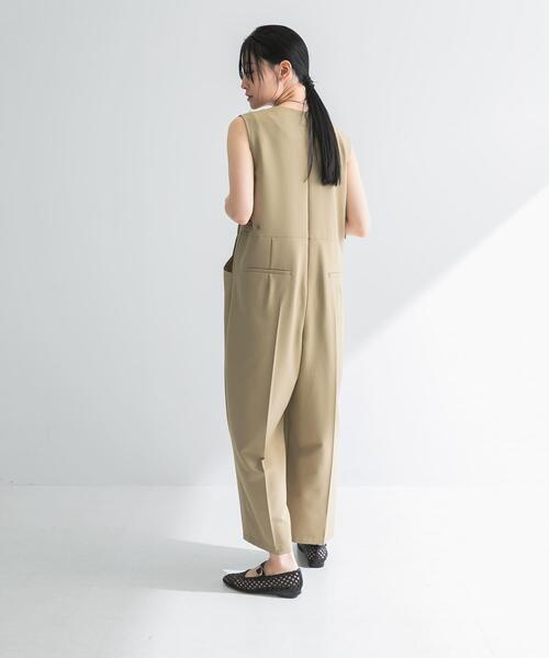 URBAN RESEARCH(アーバンリサーチ)の「Uネックタックオールインワン(サロペット/オーバーオール・レディース・チャコールグレー/ベージュ・FREE)」の18枚目の写真