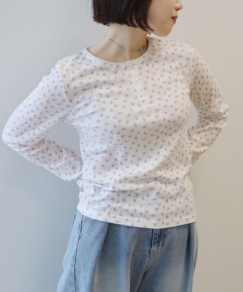 earth music&ecology(アースミュージックアンドエコロジー)の「【WEB限定/新色追加】アイレットジャカードタイトプルオーバー(Tシャツ/カットソー・レディース・グレー/ピンク/イエロー系その他/ブルー・FREE)」の4枚目の写真