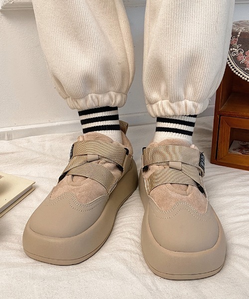 Vipoa(ヴィポア)の「thick sole velcro sneakers(スニーカー・レディース・ブラック/グレー/ベージュ・MEDIUM/LARGE/SMALL)」の3枚目の写真