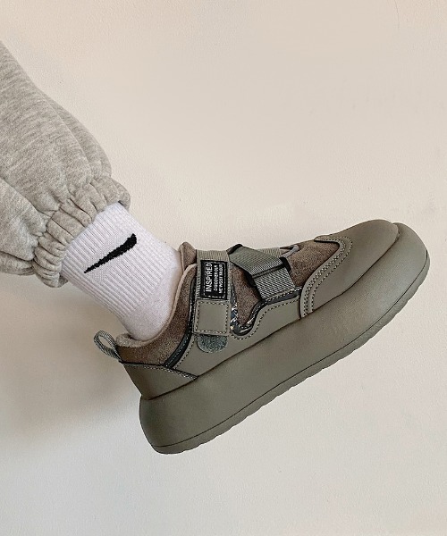 Vipoa(ヴィポア)の「thick sole velcro sneakers(スニーカー・レディース・ブラック/グレー/ベージュ・MEDIUM/LARGE/SMALL)」の2枚目の写真