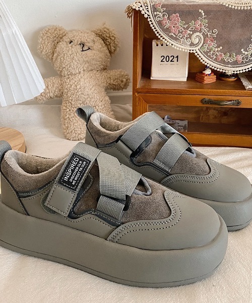 Vipoa(ヴィポア)の「thick sole velcro sneakers(スニーカー・レディース・ブラック/グレー/ベージュ・MEDIUM/LARGE/SMALL)」の15枚目の写真