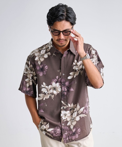 CavariA(キャバリア)の「『CavariA/キャバリア』花柄半袖シャツ(シャツ/ブラウス・メンズ・ブラック/ホワイト/ブラウン・L/M)」の3枚目の写真