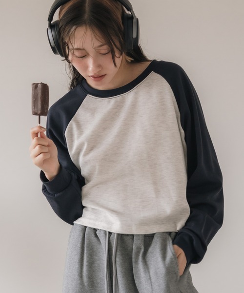 HEILIS(ヘイリス)の「【新色追加】クロップド丈ラグランスリーブロングTシャツ / グレー ネイビー グリーン ラグラン コンパクト クロップド 秋服 冬服 春服 ノームコア ショート丈 インナー 韓国 長袖 ロンT スウェット レイヤード(Tシャツ/カットソー・レディース・グリーン/ネイビー/グレー・FREE)」の1枚目の写真
