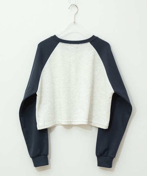 HEILIS(ヘイリス)の「【新色追加】クロップド丈ラグランスリーブロングTシャツ / グレー ネイビー グリーン ラグラン コンパクト クロップド 秋服 冬服 春服 ノームコア ショート丈 インナー 韓国 長袖 ロンT スウェット レイヤード(Tシャツ/カットソー・レディース・グリーン/ネイビー/グレー・FREE)」の4枚目の写真