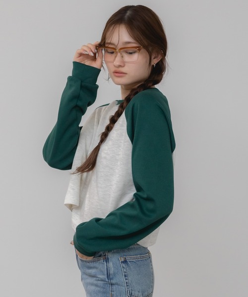 HEILIS(ヘイリス)の「【新色追加】クロップド丈ラグランスリーブロングTシャツ / グレー ネイビー グリーン ラグラン コンパクト クロップド 秋服 冬服 春服 ノームコア ショート丈 インナー 韓国 長袖 ロンT スウェット レイヤード(Tシャツ/カットソー・レディース・グリーン/ネイビー/グレー・FREE)」の9枚目の写真