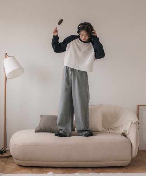 HEILIS(ヘイリス)の「【新色追加】クロップド丈ラグランスリーブロングTシャツ / グレー ネイビー グリーン ラグラン コンパクト クロップド 秋服 冬服 春服 ノームコア ショート丈 インナー 韓国 長袖 ロンT スウェット レイヤード(Tシャツ/カットソー・レディース・グリーン/ネイビー/グレー・FREE)」の18枚目の写真