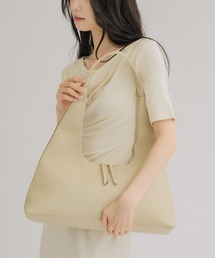 NEUNA | 【見た目以上の収納力◎】トライアングルショルダーBAG(ショルダーバッグ)
