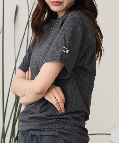 Champion(チャンピオン)の「Champion/チャンピオン Authentic T-SHIRTS レディース コットン 無地 半袖 Tシャツ(Tシャツ/カットソー・レディース・ホワイト/ブラック/ダークグリーン/パープル/ネイビー/グレー/マルーン/アッシュ/チャコール/レッド/ロイヤルブルー/オレンジ/オートミール/サンドベージュ/ケリーグリーン/オリーブ/ライトブルー・S/M/L/XL)」の6枚目の写真