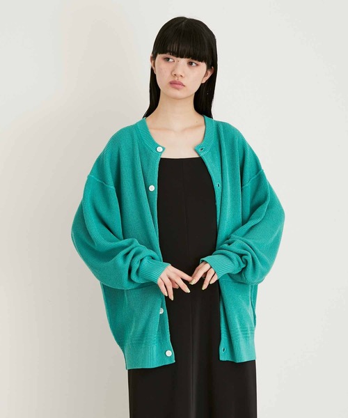 ADAM ET ROPE'(アダムエロペ)の「エクストラドライタッチ ビッグシルエット クルーネックカーディガン(カーディガン/ボレロ・メンズ・ブラック/ベージュ系その他/グリーン/イエロー系その他・M/L)」の4枚目の写真