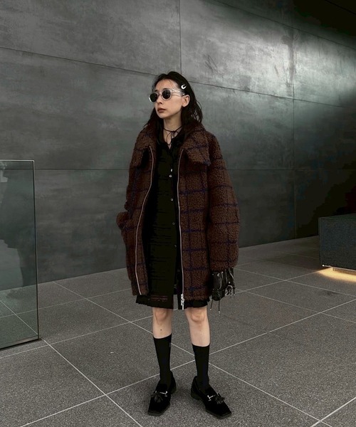 Ameri(アメリ)の「UND WINDOWPANE ZIPUP MIDI COAT(ブルゾン・レディース・アイボリー/ブラウン・SMALL/MEDIUM)」の6枚目の写真