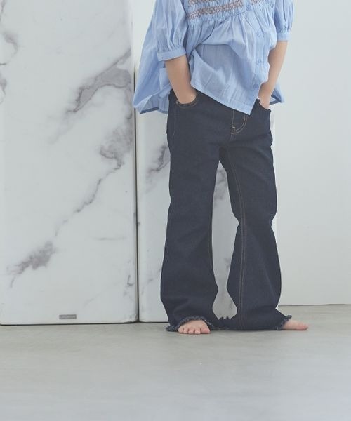 LOWRYS FARM(ローリーズファーム)の「デニムフレアパンツ 904952(デニムパンツ・キッズ・ワンウォッシュ/ケミカルウォッシュ・110cm/120cm/130cm/140cm/150cm)」の1枚目の写真