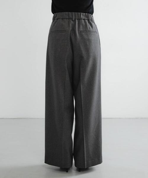 URBAN RESEARCH(アーバンリサーチ)の「『3サイズ展開』 ウールライクツータックワイドパンツ(その他パンツ・レディース・オフホワイト/チャコールグレー・36/38/40)」の9枚目の写真